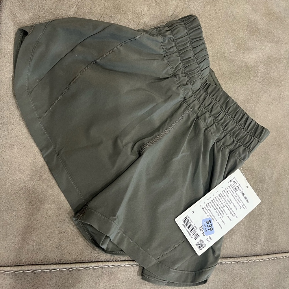 Lululemon Track that MR size 0 perfect for Fall!